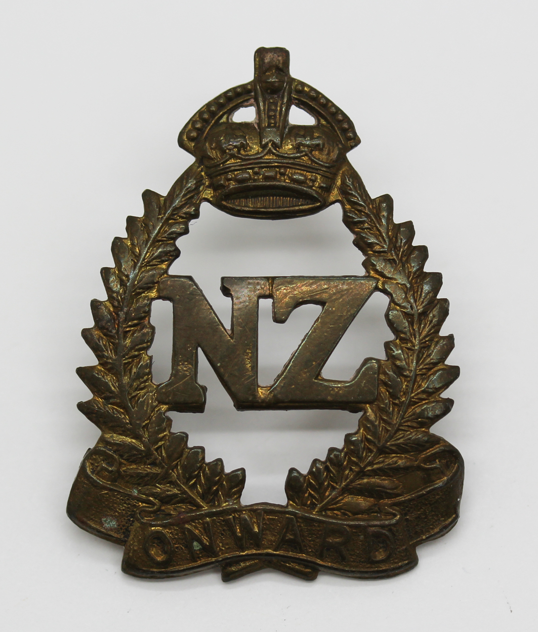 New Zealand Expeditionary Force (N.Z.E.F.) Cap Badge - King's Crown