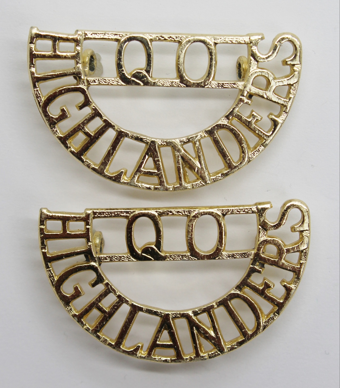 Pair of Queen's Own Highlanders (Q.O/HIGHLANDERS) Anodised (Staybrite) Shoulder Titles