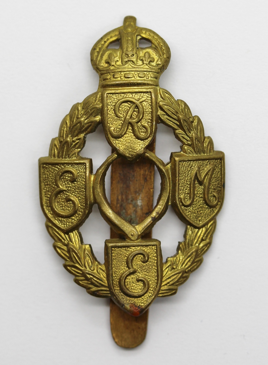 Royal Electrical & Mechanical Engineers (R.E.M.E.) Cap Badge (1st Pattern)
