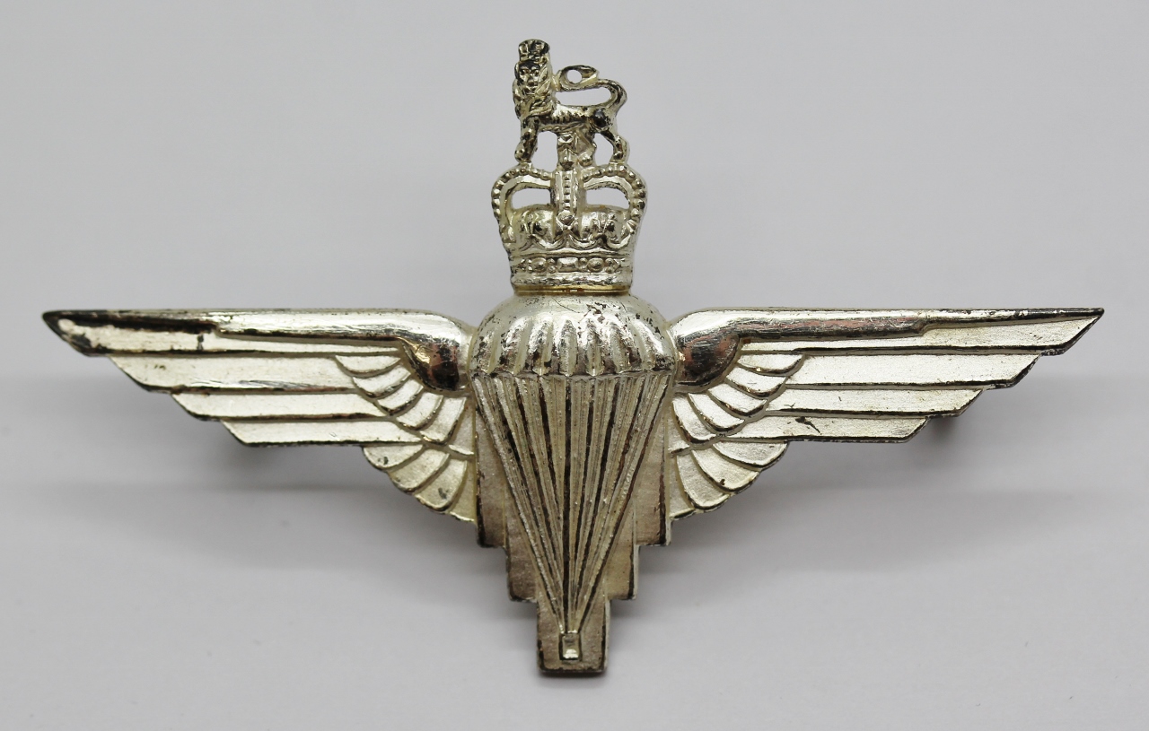 Parachute Regiment Officer's Unmarked Silver Cap Badge ( post 1953)