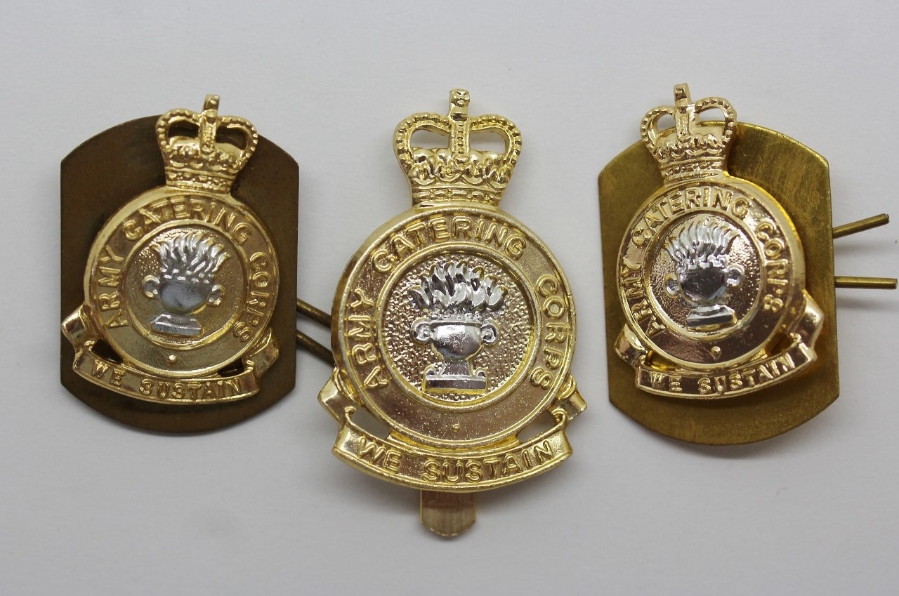 Army Catering Corps Anodised (Staybrite) Cap Badge & Pair of Collars