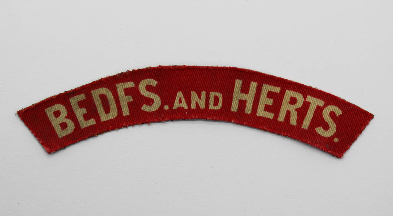 Bedfordshire & Hertfordshire Regiment (BEDFS. AND HERTS) WW2 Printed Shoulder Title