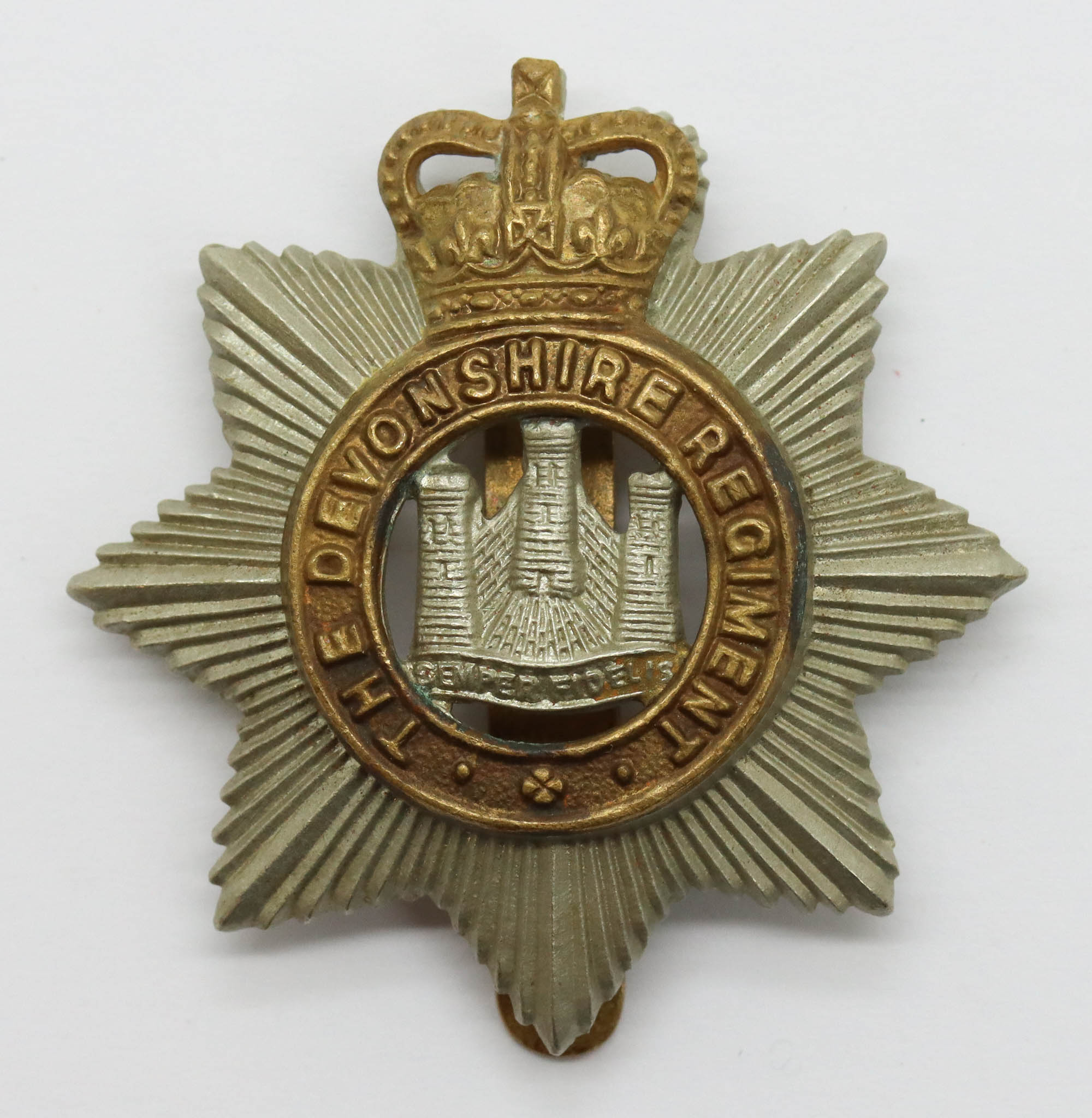 Devonshire Regiment Cap Badge - Queen's Crown