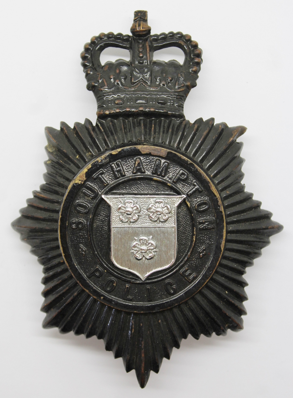 Southampton Police Night Helmet Plate - Queen's Crown