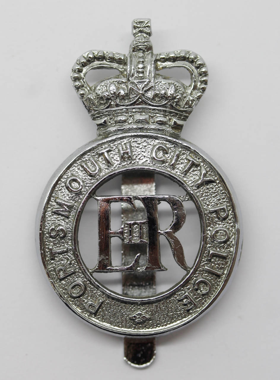 Portsmouth City Police Cap Badge - Queen's Crown