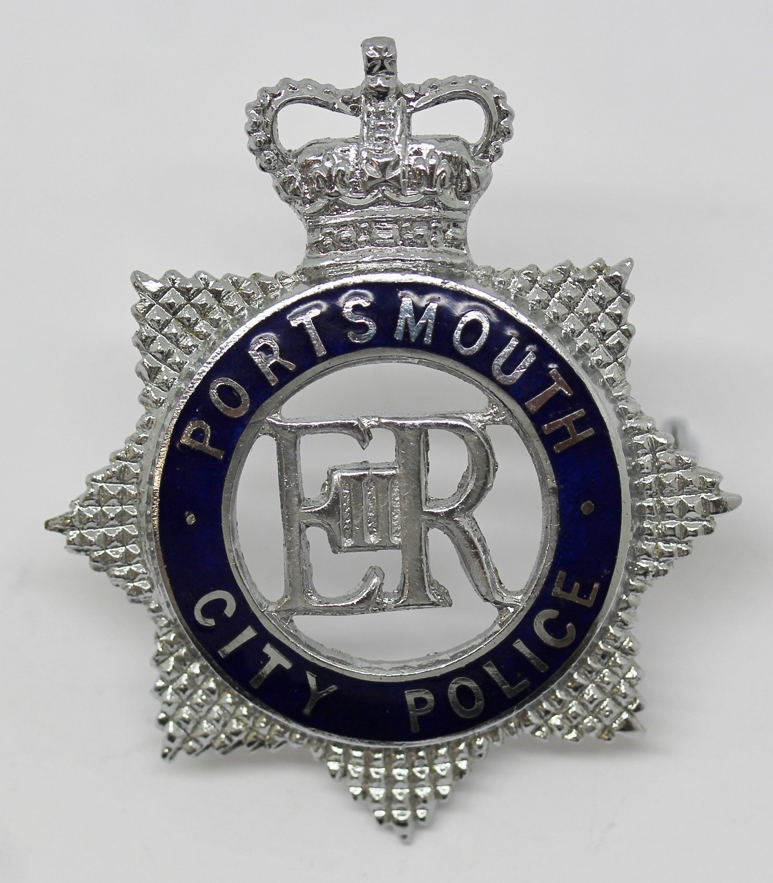 Portsmouth City Police Senior Officer's Enamelled Cap Badge - Queen's Crown