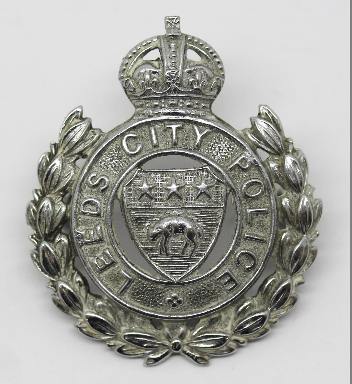 Leeds City Police Wreath Cap Badge - King's Crown