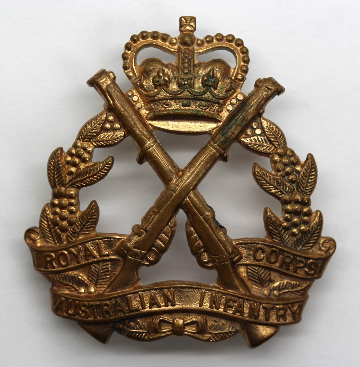 Royal Australian Infantry Corps Hat Badge - Queen's Crown