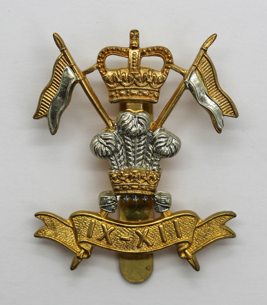 9th/12th Royal Lancers Cap Badge - Queen's Crown
