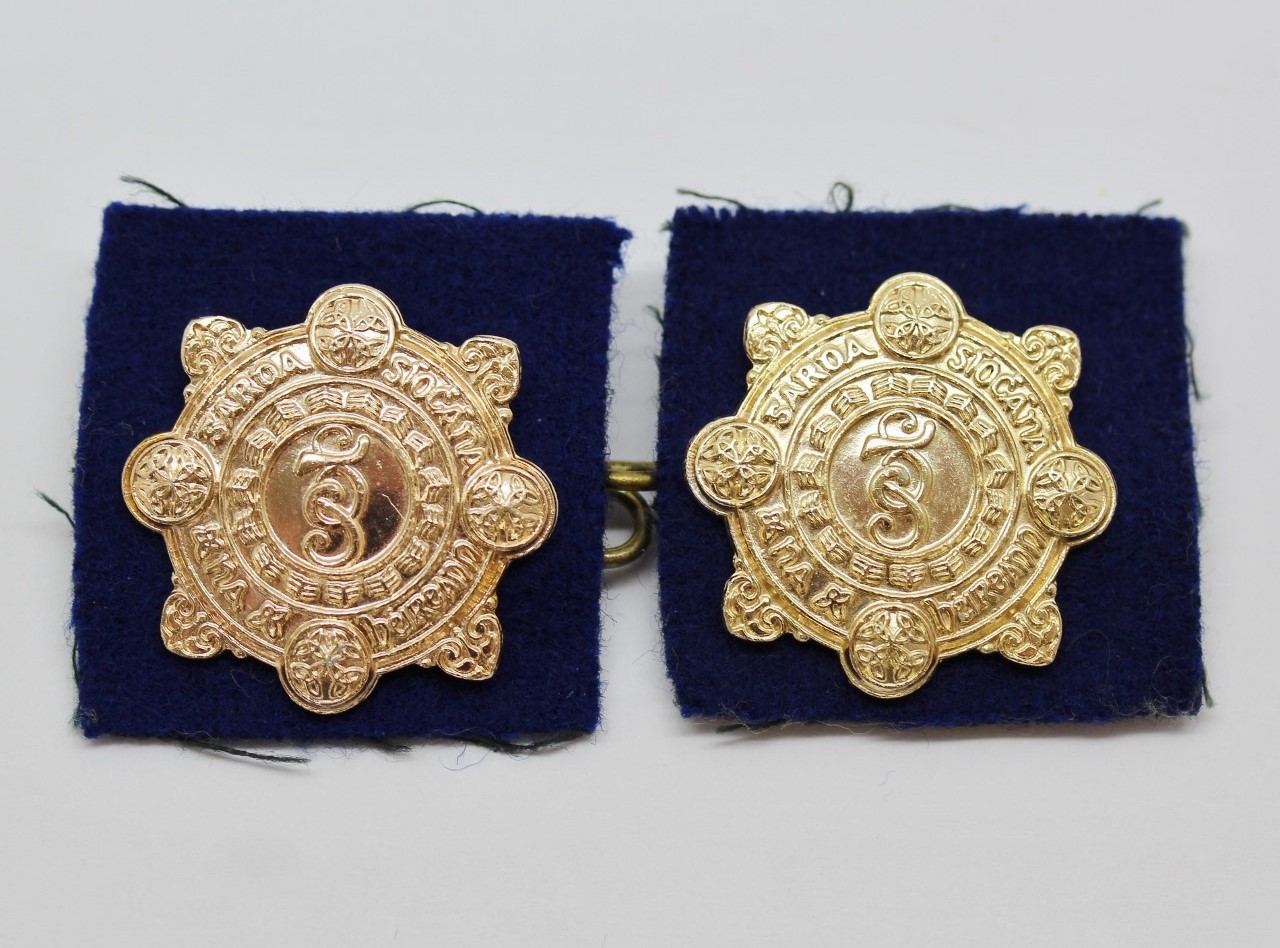 Pair of Garda Siochana (Irish Police) Anodised Collar Badges