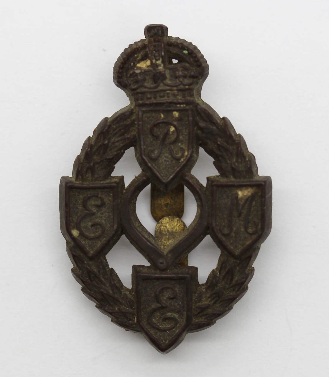 Royal Electrical & Mechanical Engineers (R.E.M.E.) WW2 Plastic Economy Cap Badge