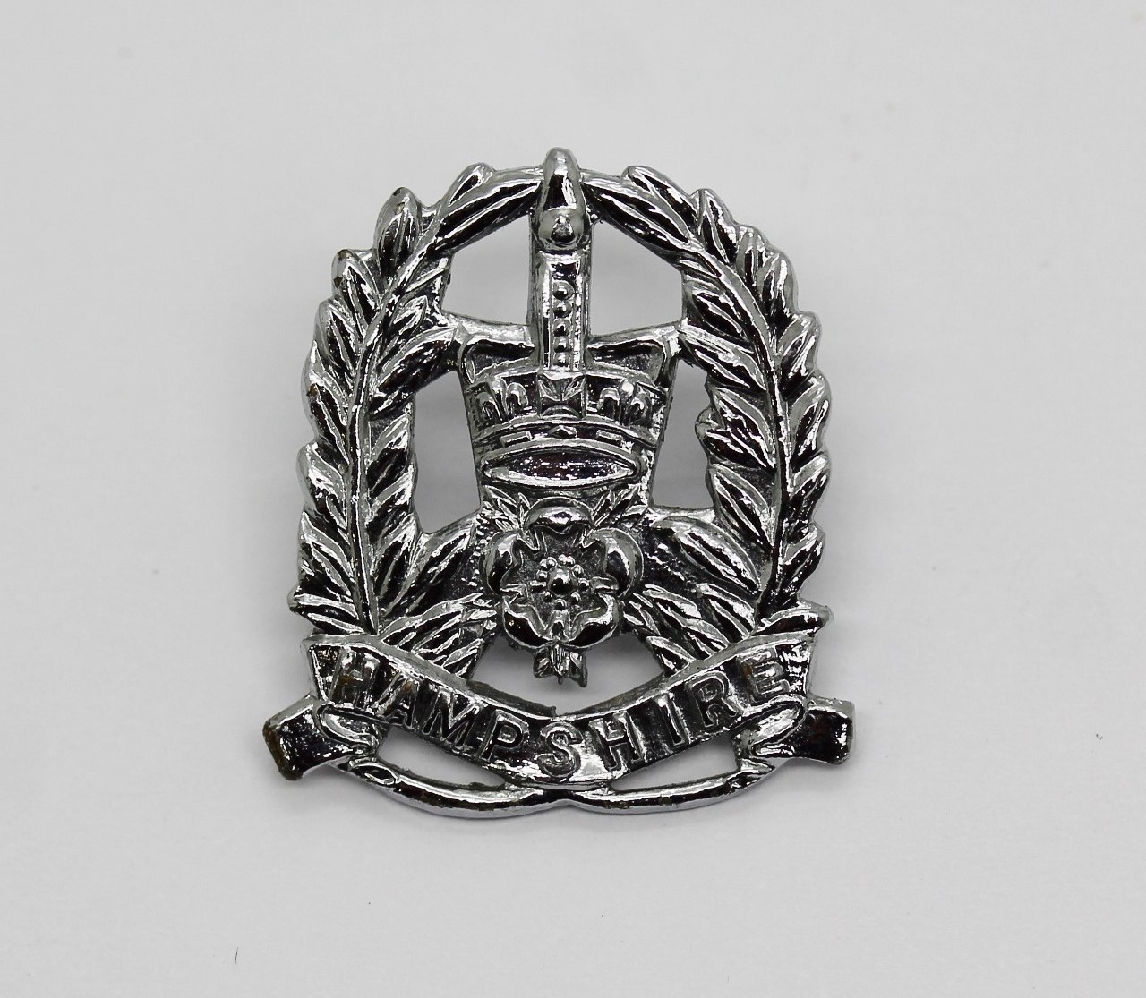 Hampshire Constabulary Collar Badge - Queen's Crown