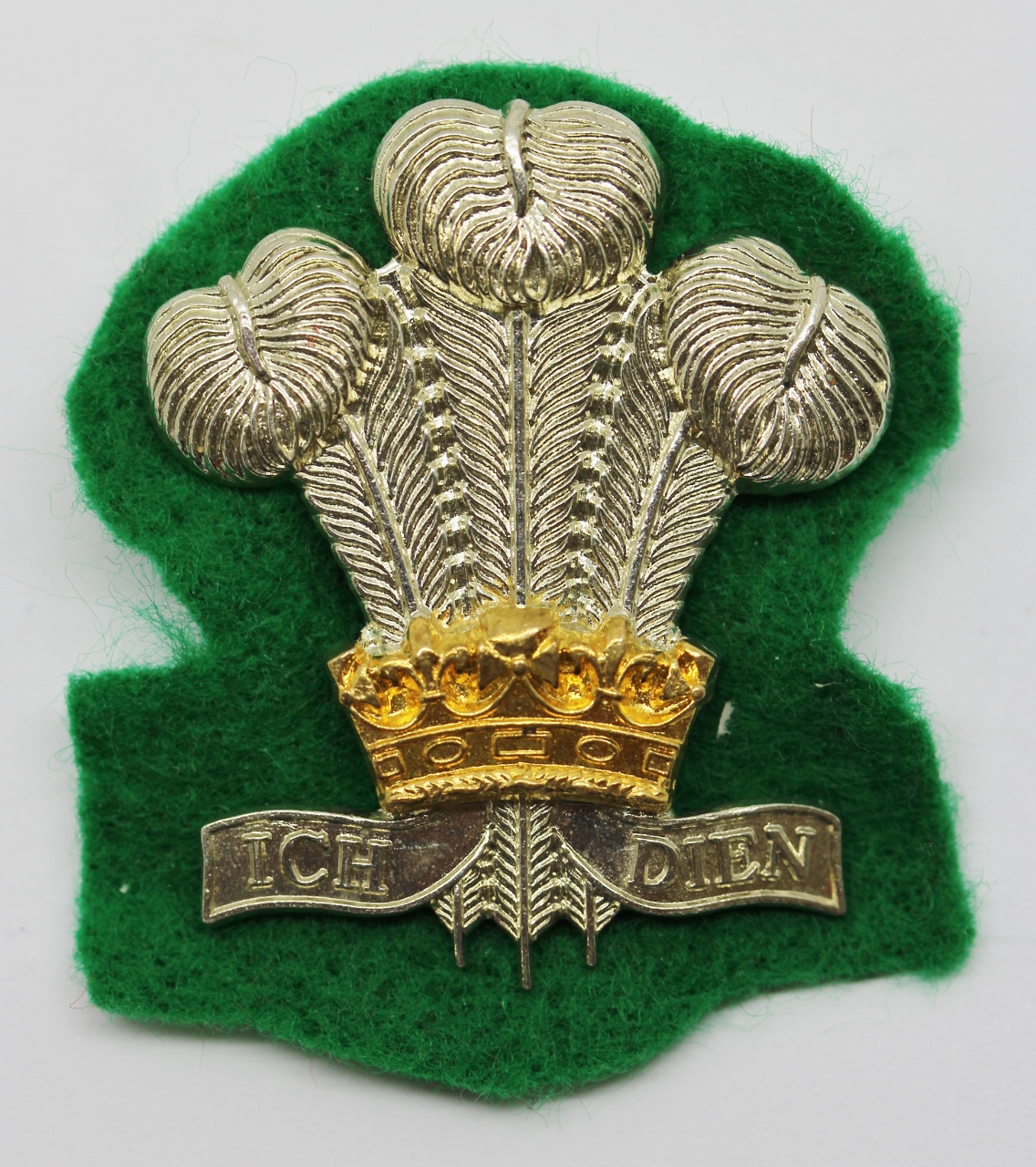 Royal Regiment of Wales Bi-Metal Cap Badge