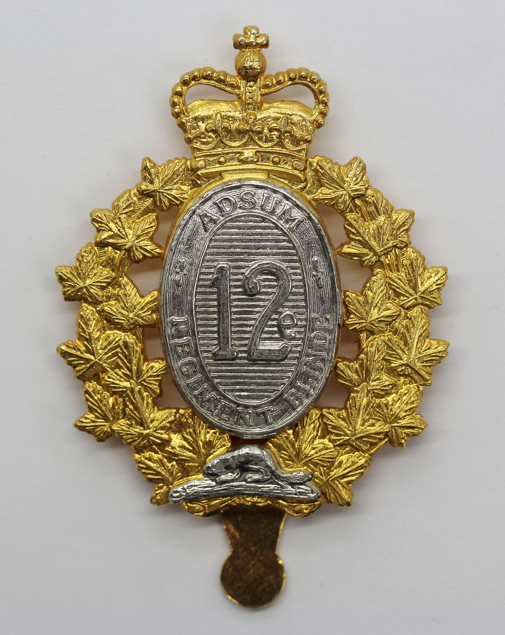 Canadian 12th Armoured Regiment of Canada Cap Badge - Queen's Crown