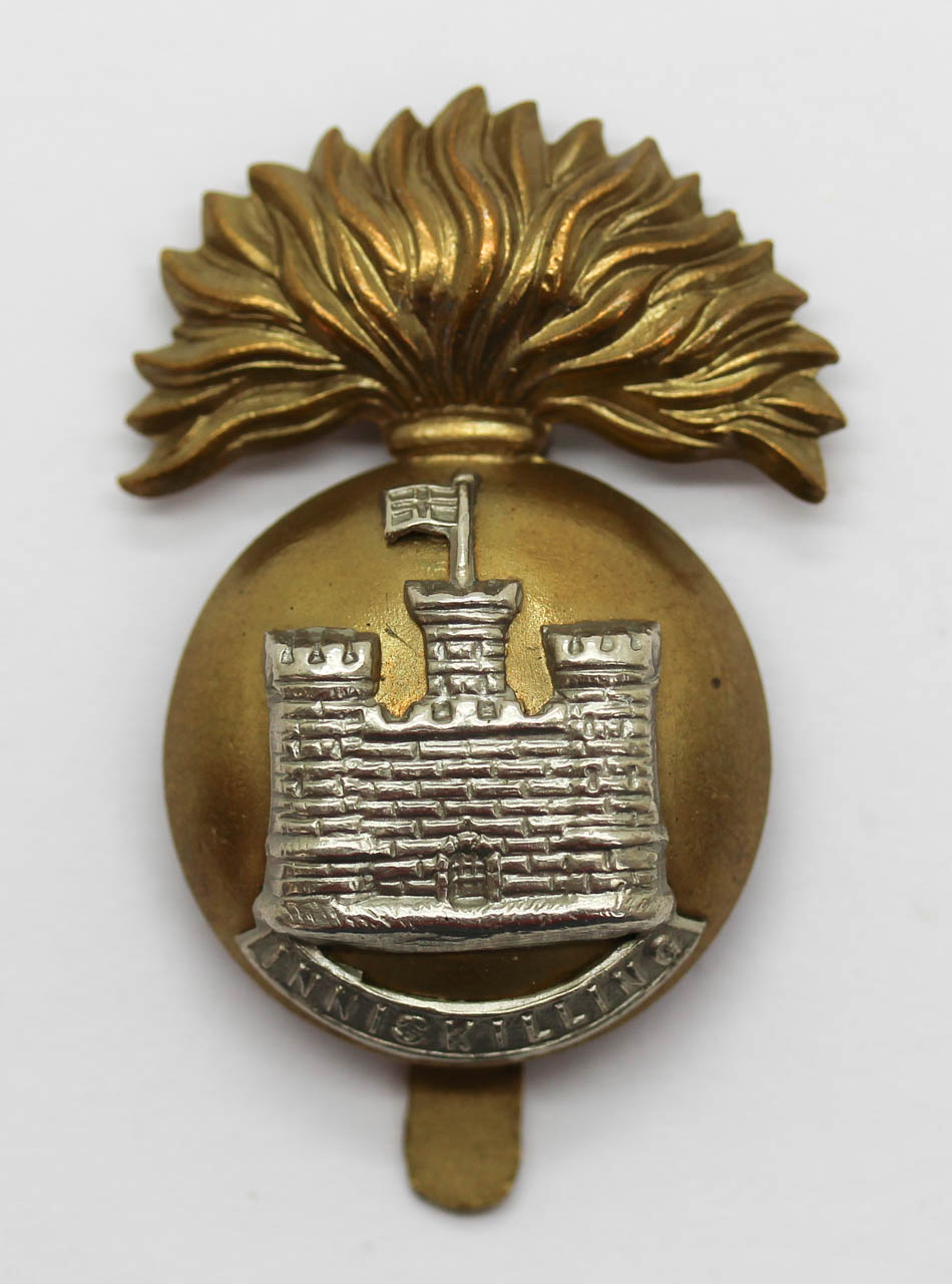 Royal Inniskilling Fusiliers Cap Badge (Flag Left)