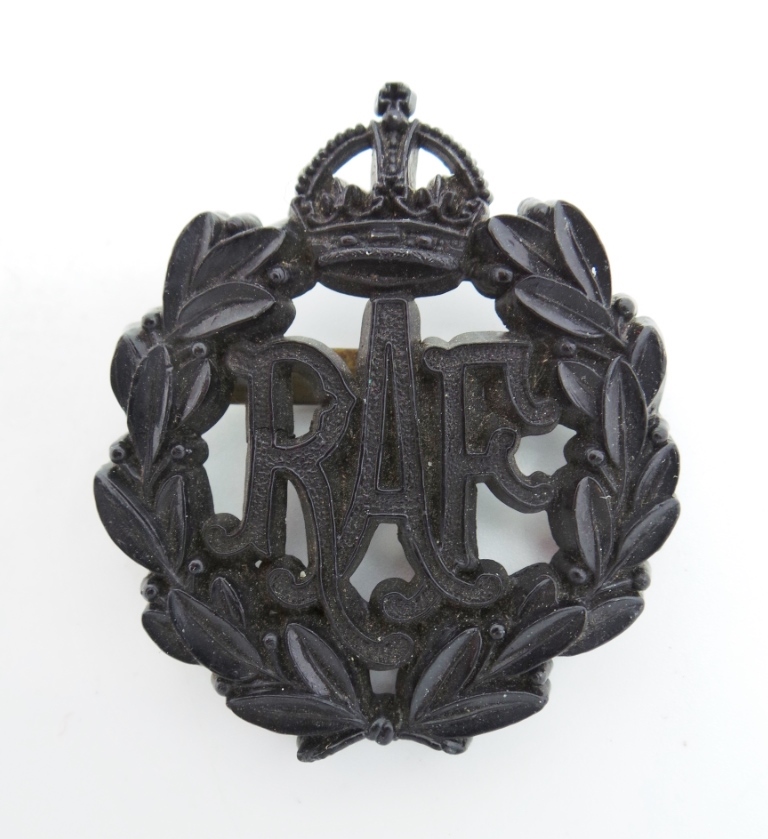 Royal Air Force (R.A.F.) WW2 Plastic Economy Cap Badge