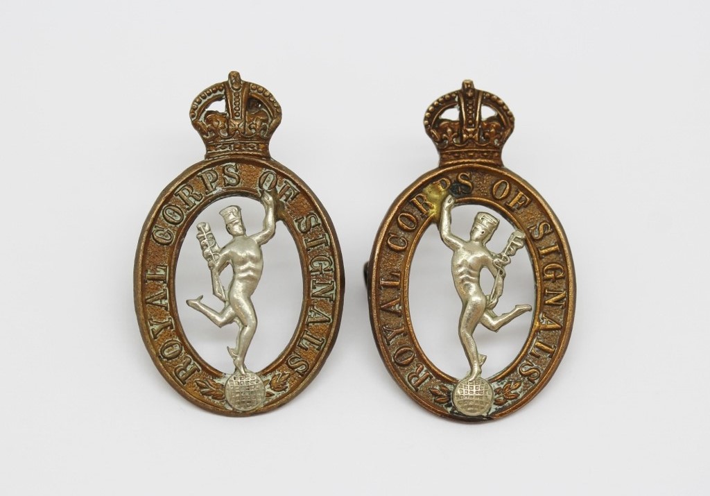 Pair of Royal Signals Collar Badges - King's Crown (1st Pattern)