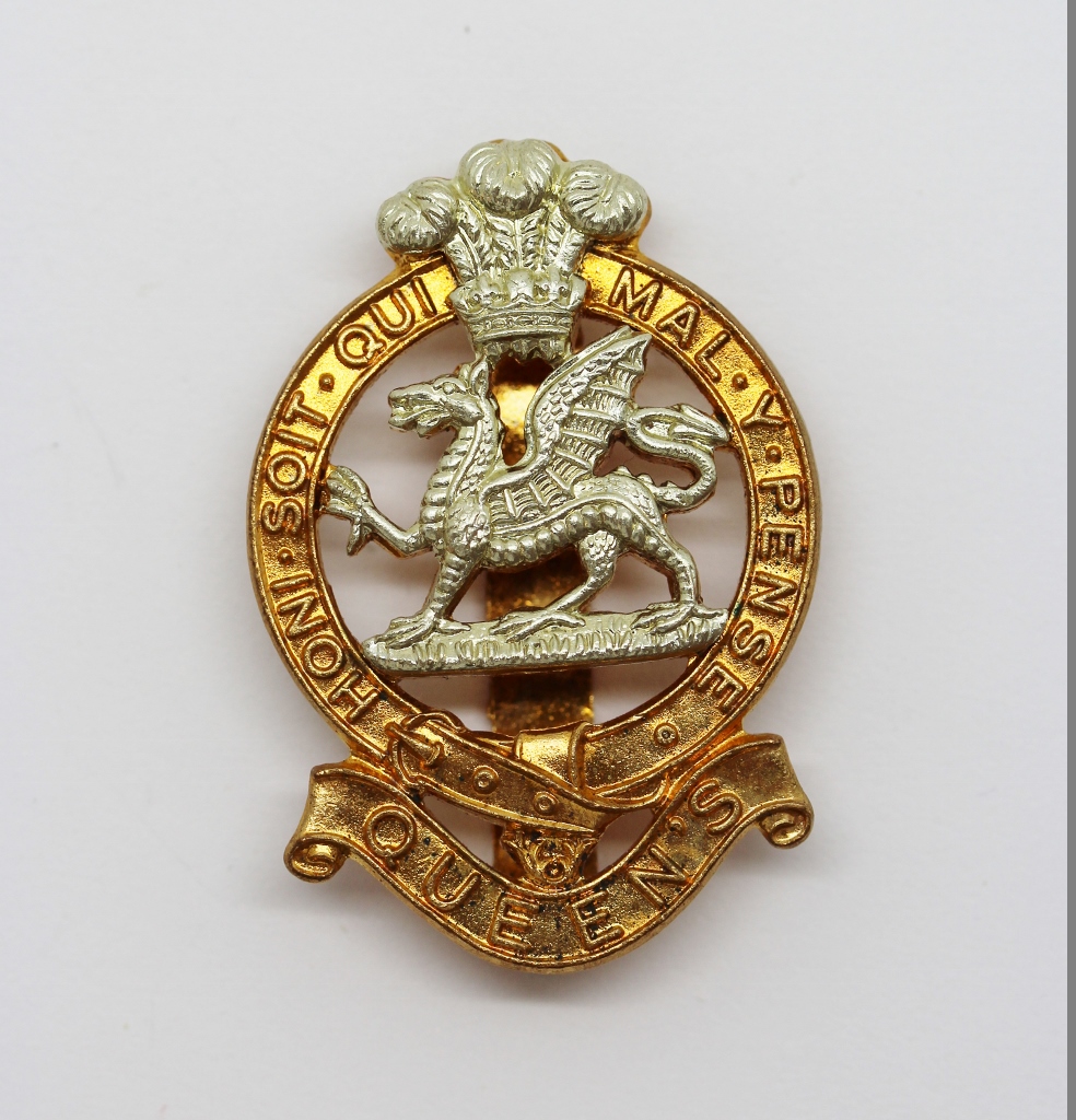 Queen's Regiment Bi-Metal Cap Badge