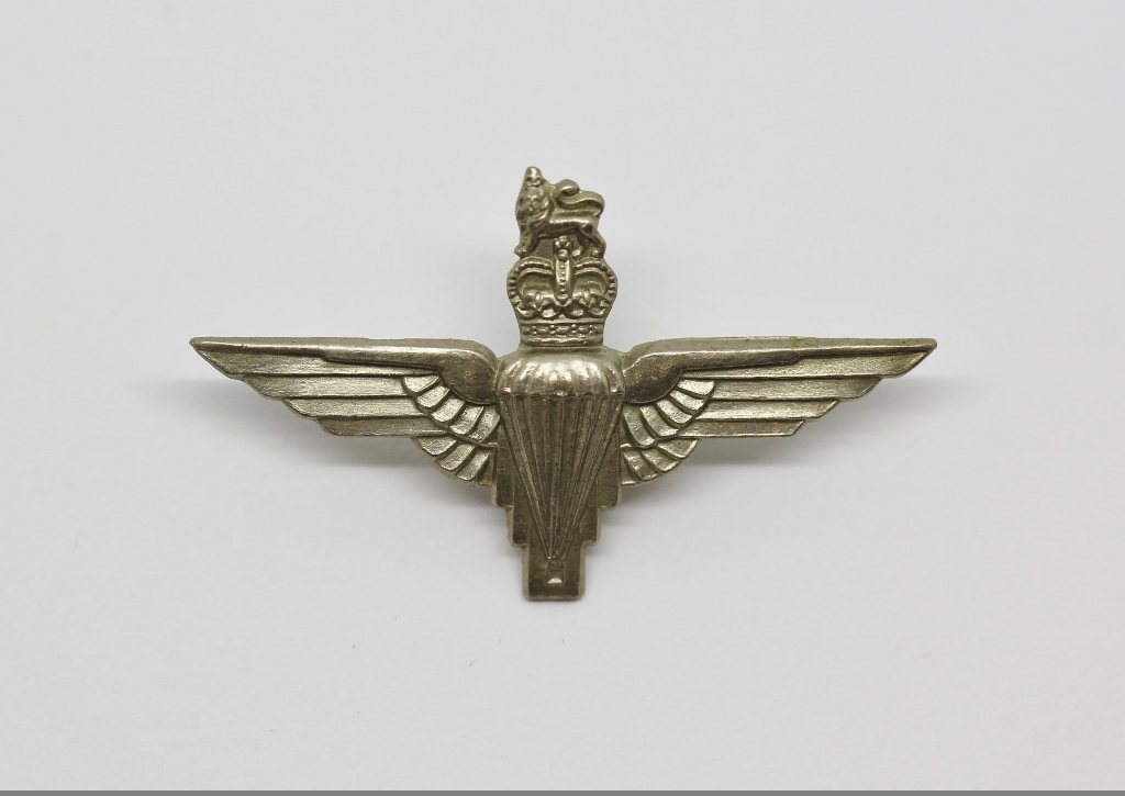 Parachute Regiment Collar Badge - Queen's Crown