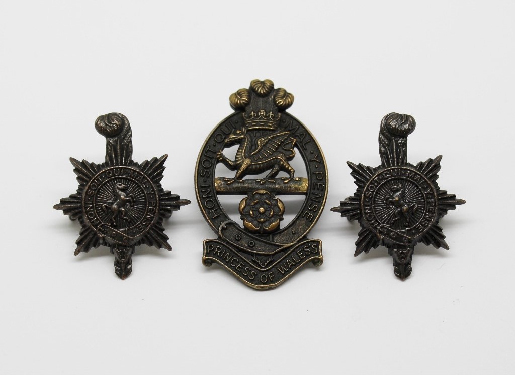 Princess of Wales's Royal Regiment Cap Badge & Pair of Collars