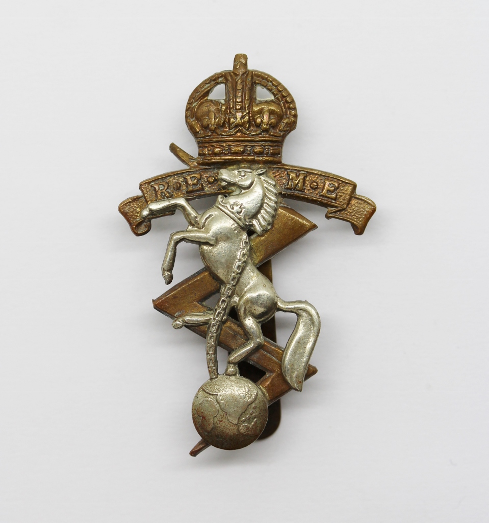 Royal Electrical & Mechanical Engineers (R.E.M.E.) Cap Badge - King's Crown (2nd Pattern)