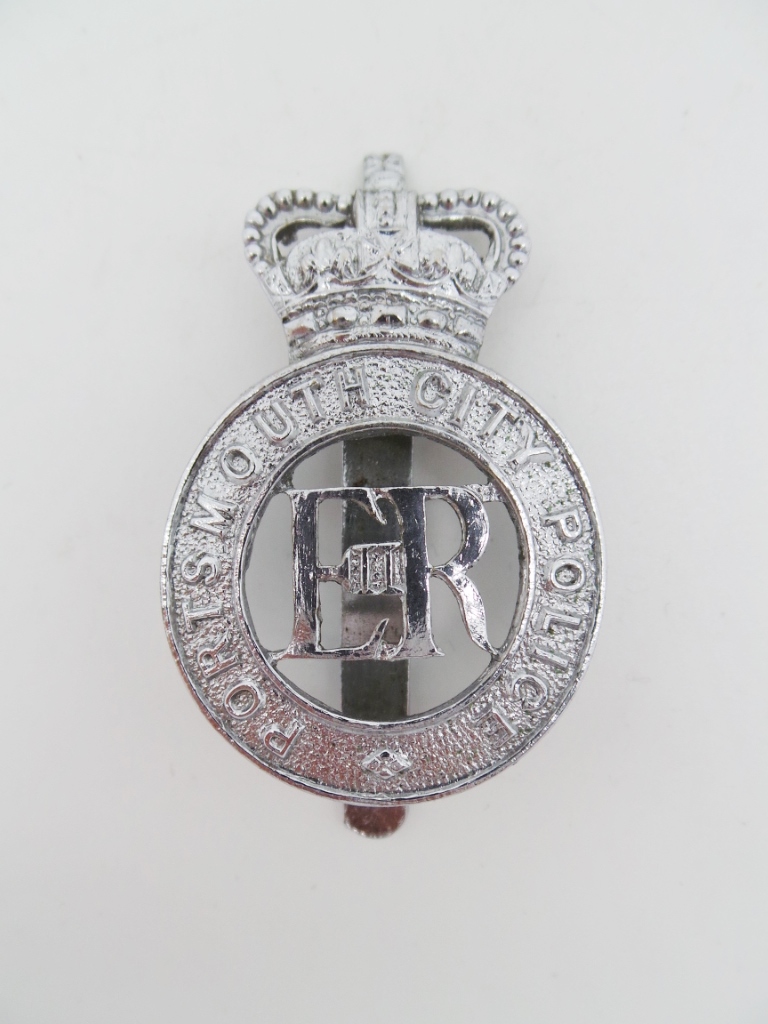 Portsmouth City Police Cap Badge - Queen's Crown