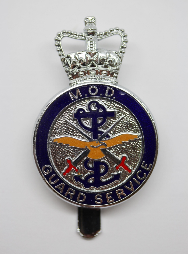 Ministry of Defence Guard Service Enamelled Cap Badge - Queen's Crown