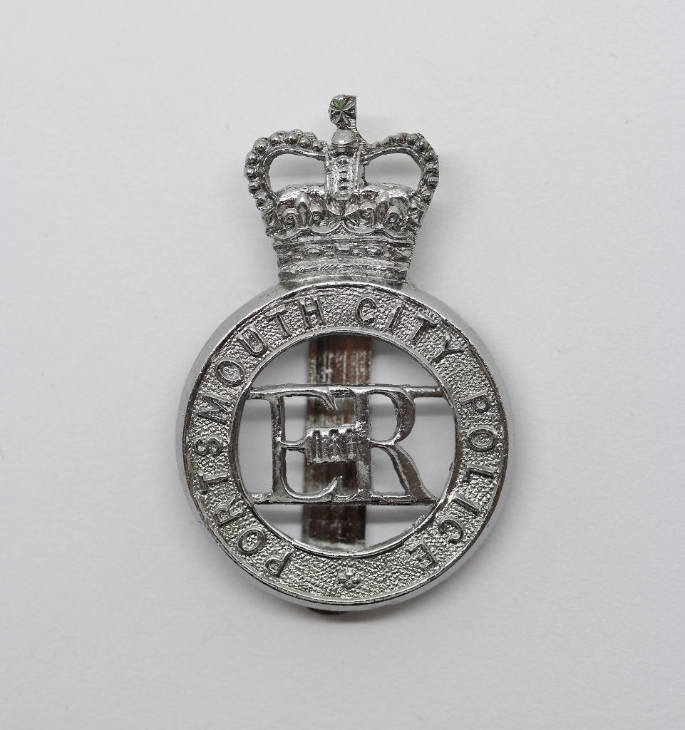 Portsmouth City Police Cap Badge - Queen's Crown