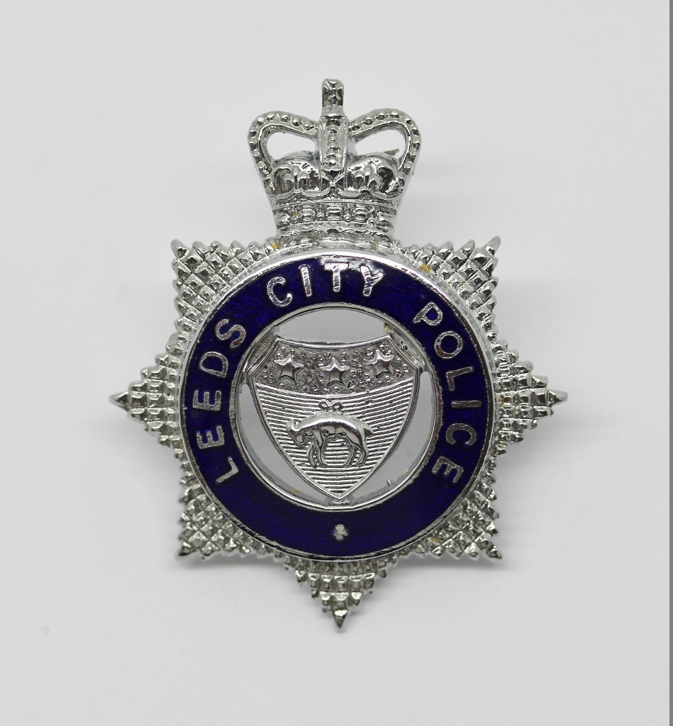 Leeds City Police Senior Officer's Enamelled Cap Badge - Queen's Crown