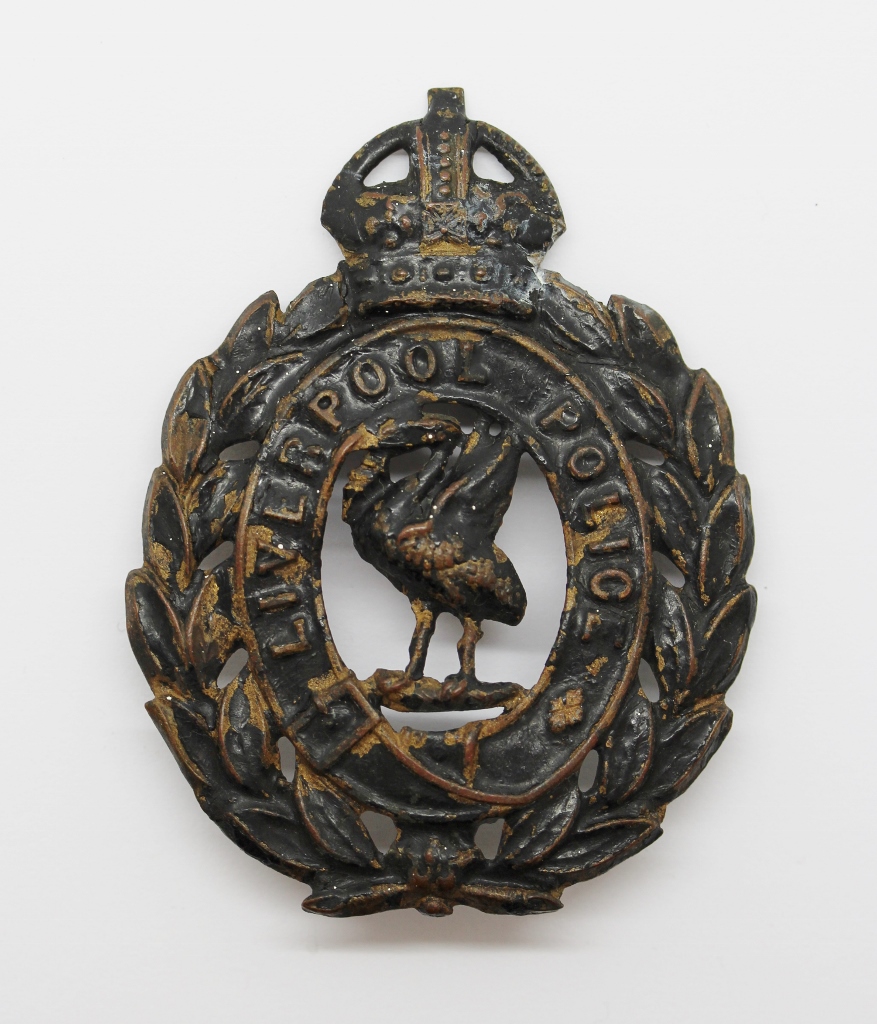 Liverpool City Police Black Wreath Helmet Plate - King's Crown