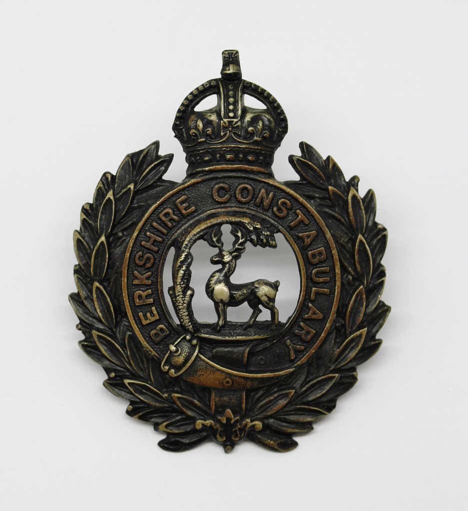 Berkshire Constabulary Black Wreath Helmet Plate - King's Crown