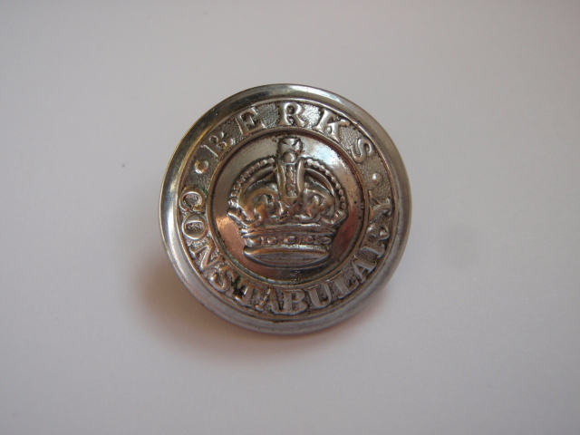 Berkshire Constabulary Button - King's Crown