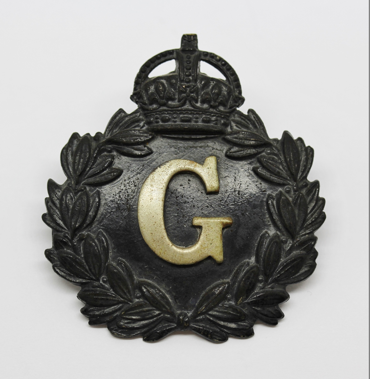 Gloucestershire Constabulary Black Wreath Cap Badge - King's Crown