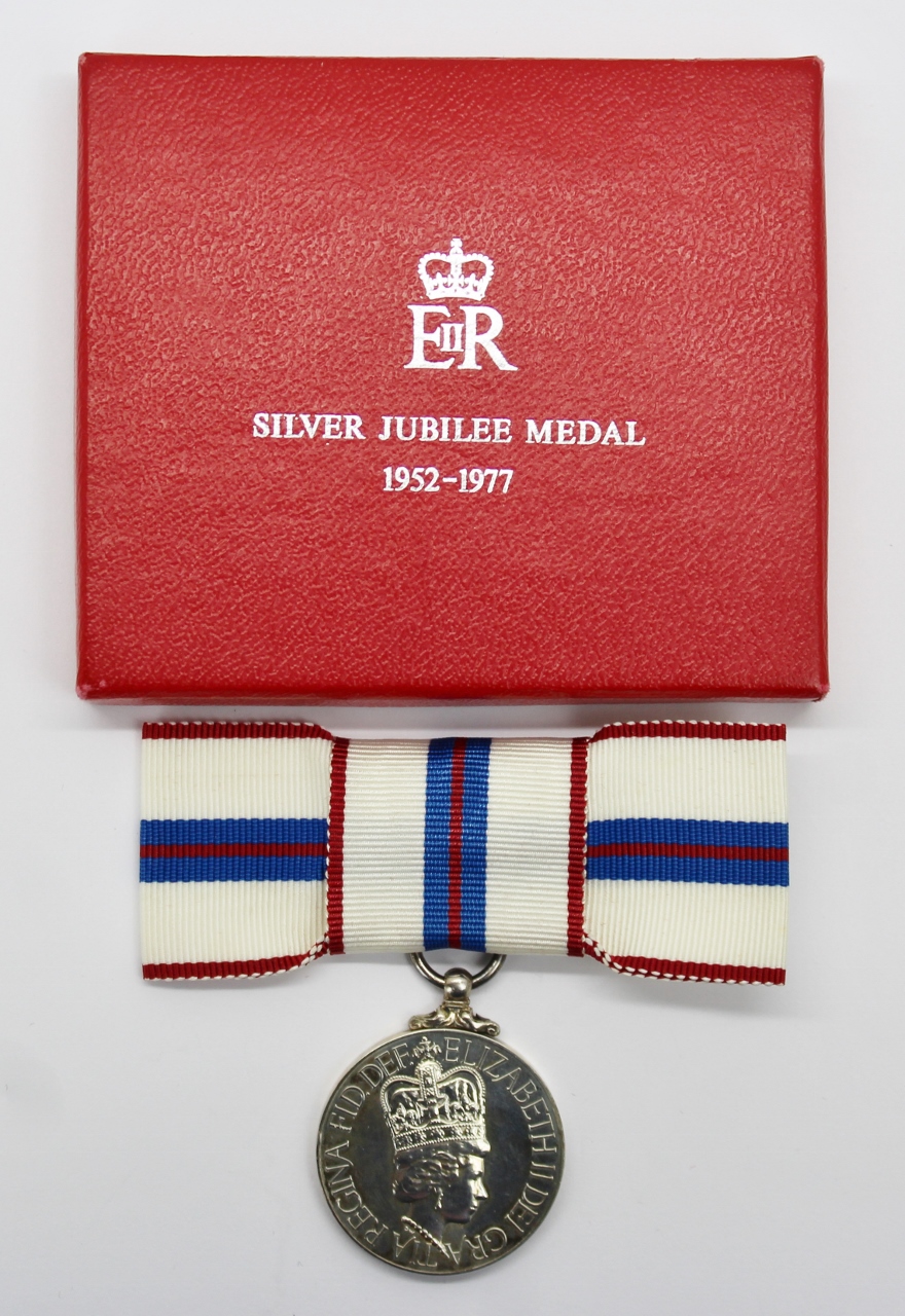 1977 Queen Elizabeth II Silver Jubilee Medal with Ladies Issue Bow Ribbon