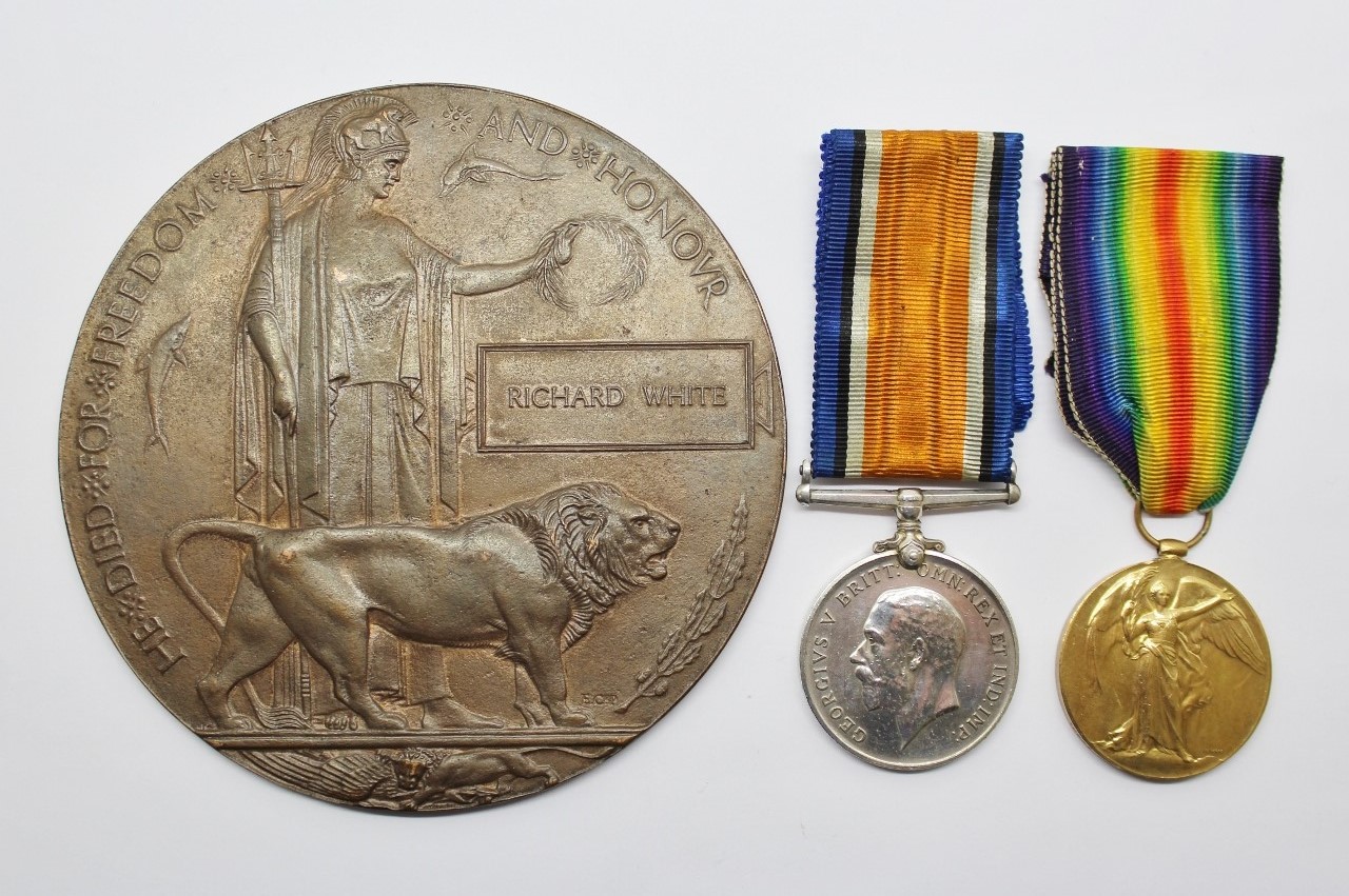 WW1 British War Medal, Victory Medal and Memorial Plaque - L.Cpl. R. White, 1st Bn. King's Own (Royal Lancaster) Regiment - K.I.A.