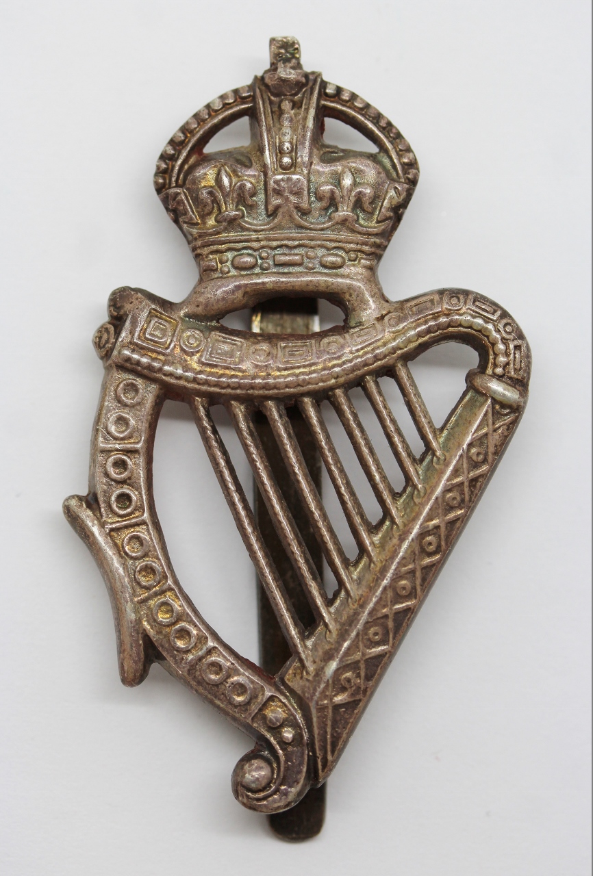 London Irish Rifles Cast Silver Pipers Caubeen Badge - King's Crown