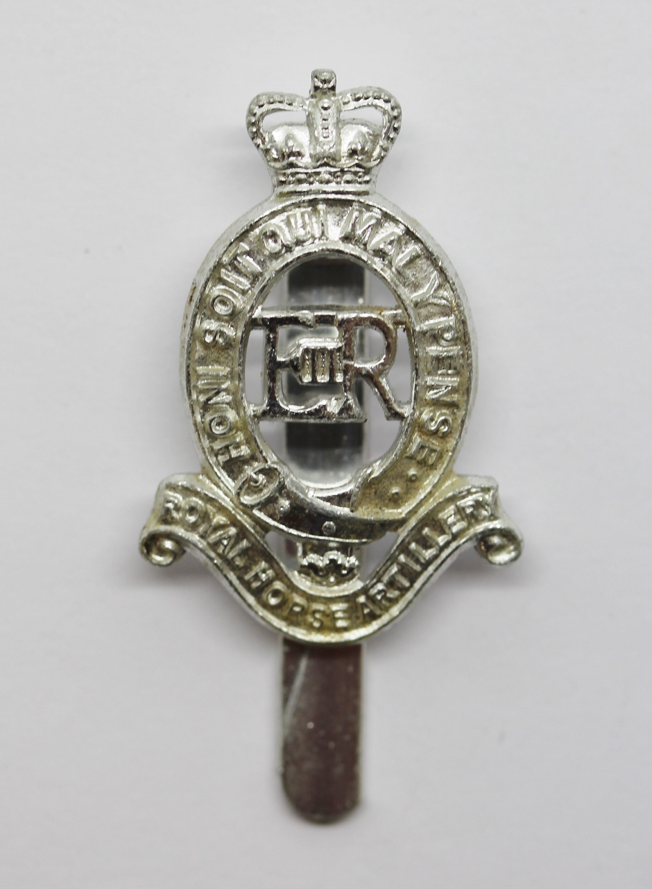 Royal Horse Artillery Anodised (Staybrite) Cap Badge - Queen's Crown