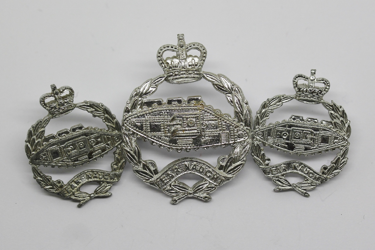 Royal Tank Regiment Anodised (Staybrite)  Cap Badge and Collar