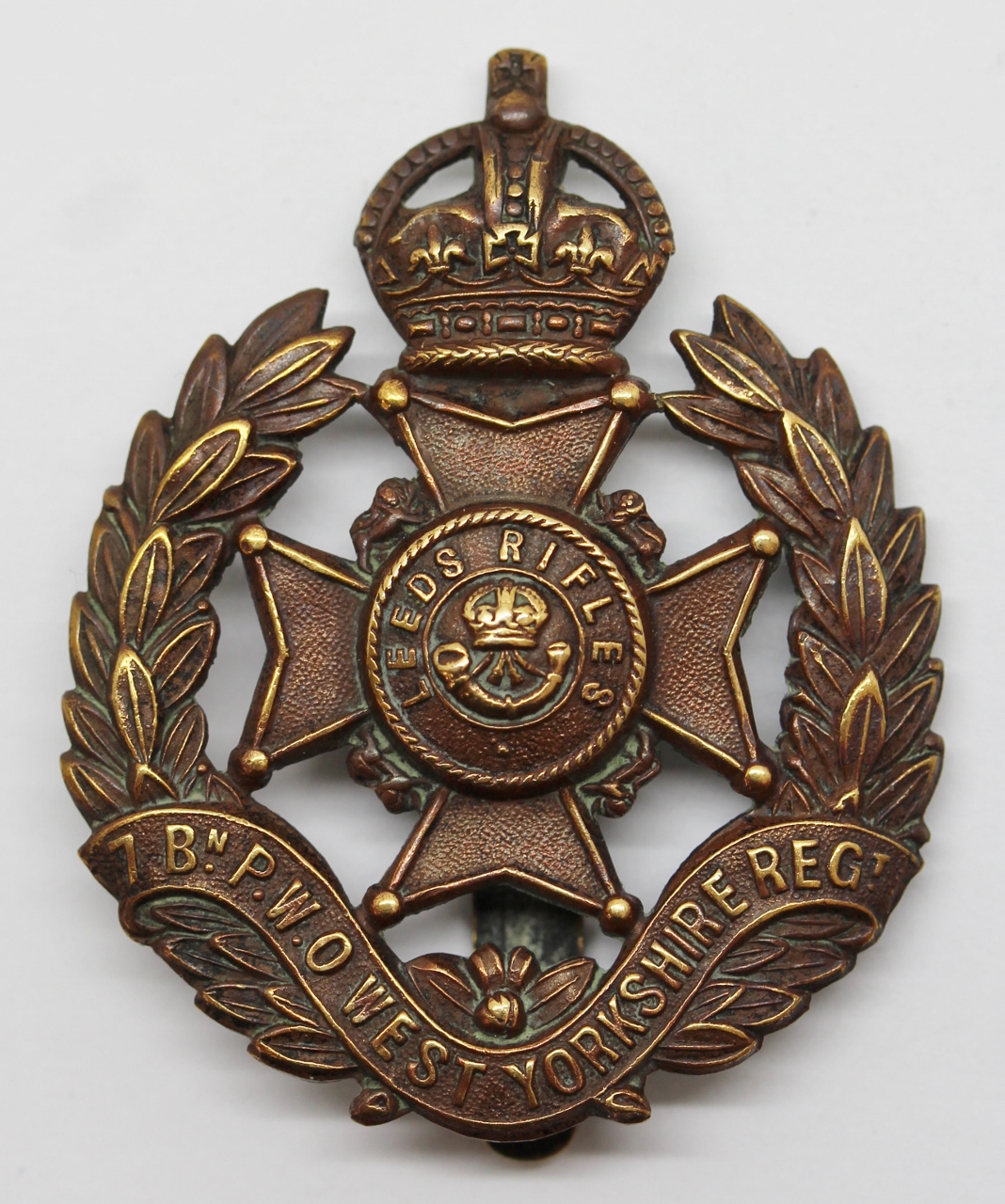 7th Bn. (Leeds Rifles) P.W.O. West Yorkshire Regiment Cap Badge - King's Crown