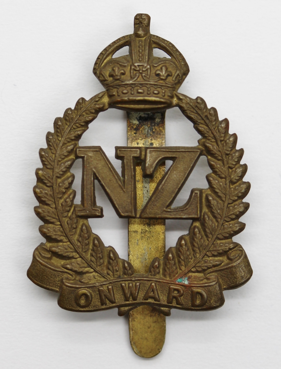 New Zealand Expeditionary Force (N.Z.E.F.) Cap Badge - King's Crown