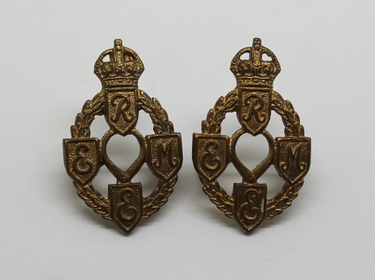 Pair of Royal Electrical & Mechanical Engineers (R.E.M.E.) Collar Badges - King's Crown (1st Pattern)