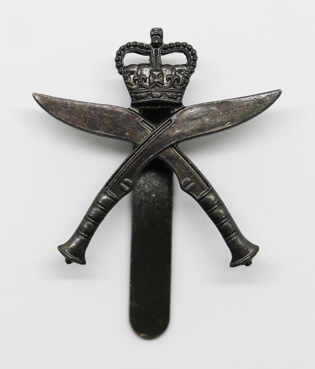 Royal Gurkhas Rifles Blackened Metal Cap Badge - Queen's Crown
