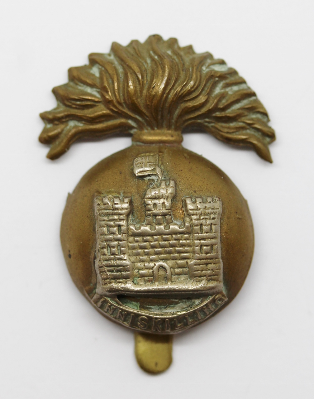 Royal Inniskilling Fusiliers Cap Badge (Flag Left)