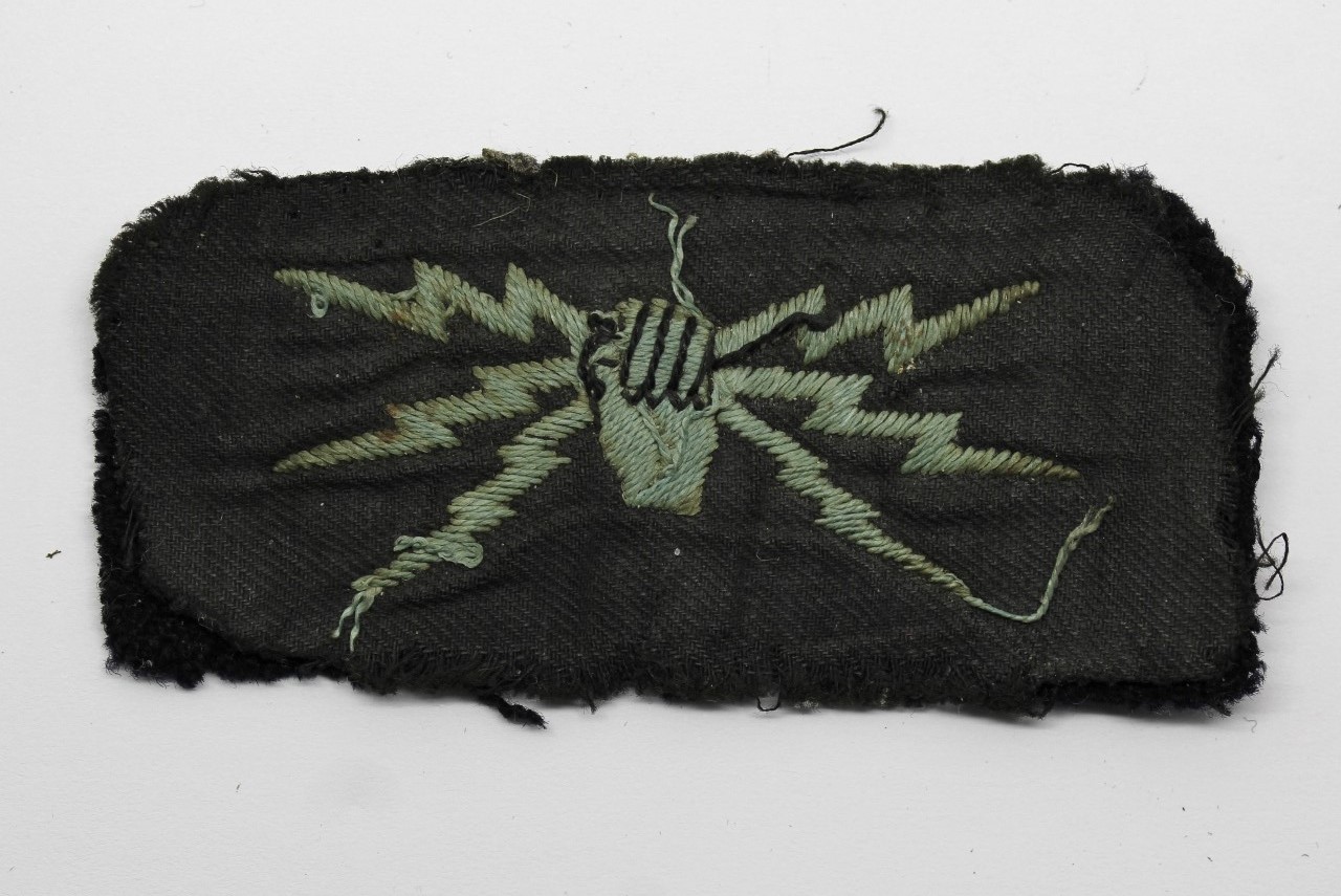 WW2 Royal Air Force (R.A.F.) Signallers Cloth Arm Badge