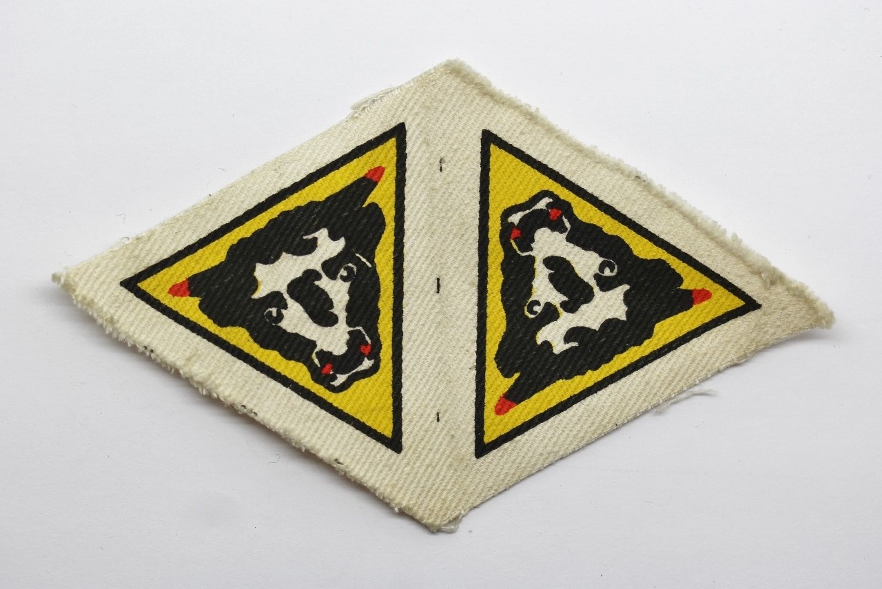 Pair of Uncut WW2 79th Armoured Division Printed Formation Signs