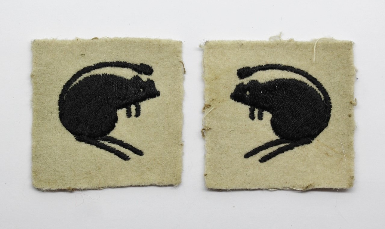 Pair of 4th Armoured Brigade Cloth Formation Signs (2nd Pattern)