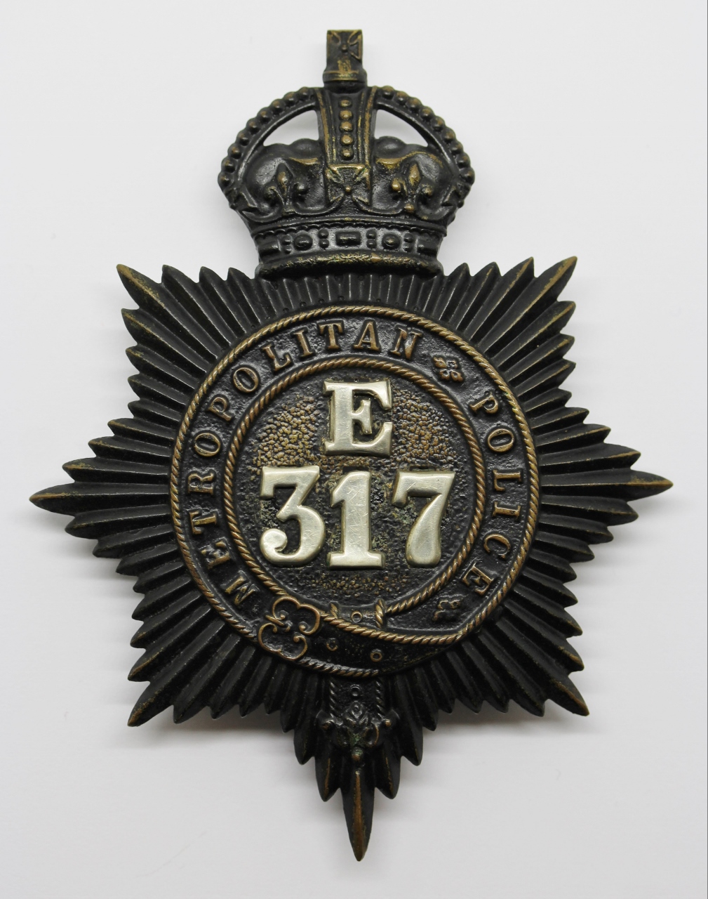 Metropolitan Police 'E' Division (Holborn) Helmet Plate - King's Crown