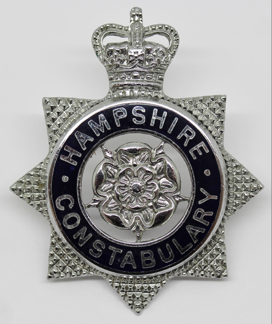Hampshire Constabulary Senior Officer's Enamelled Cap Badge - Queen's Crown
