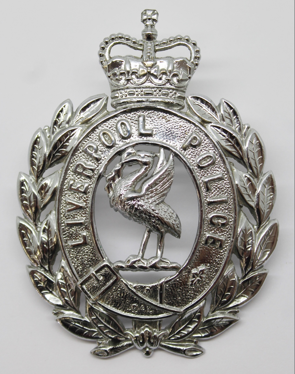 Liverpool City Police Wreath Helmet Plate - Queen's Crown