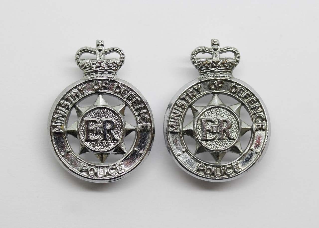 Pair of Ministry of Defence Police Collar Badges - Queen's Crown